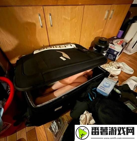 cba球员把女友装行李箱带进宿舍!通宵补课后被禁赛