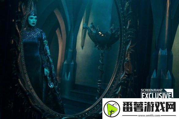 真人版白雪公主新剧照-盖尔·加朵饰演恶毒皇后